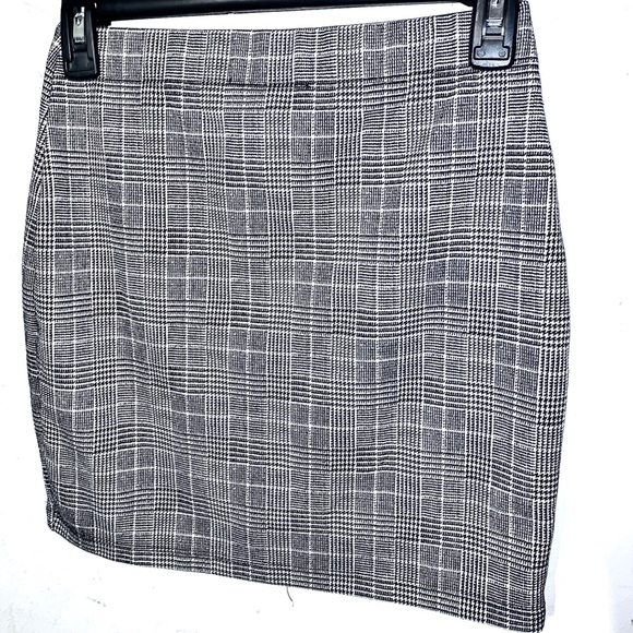 Plaid mini skirt - Picture 3 of 3